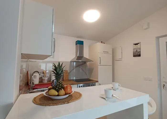 Apartmán Beachfront With Balcony And Sea View