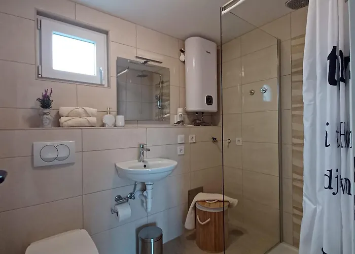 Apartmán Beachfront With Balcony And Sea View Vrsi