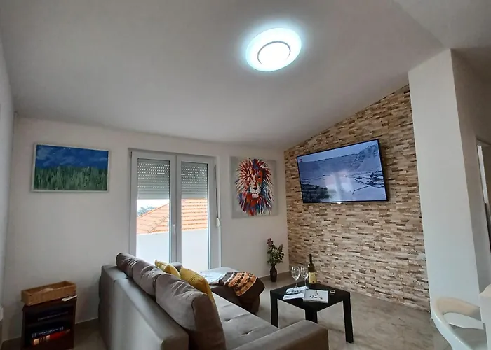 Beachfront With Balcony And Sea View * Vrsi