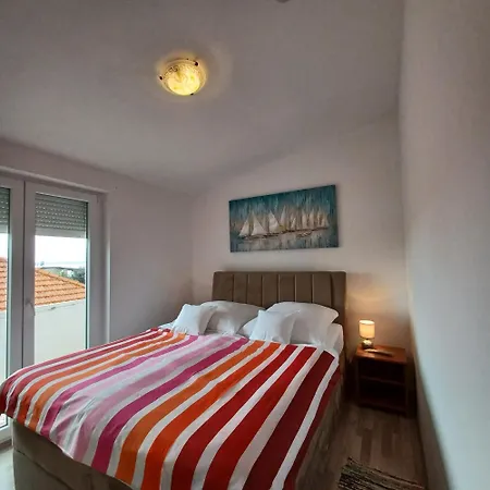 Beachfront With Balcony And Sea View * Vrsi