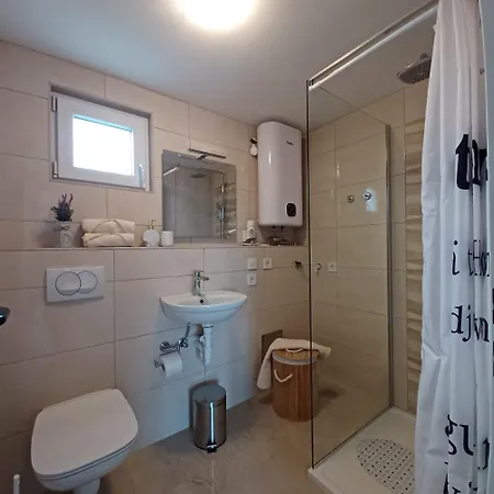 Apartamento Beachfront With Balcony And Sea View Vrsi