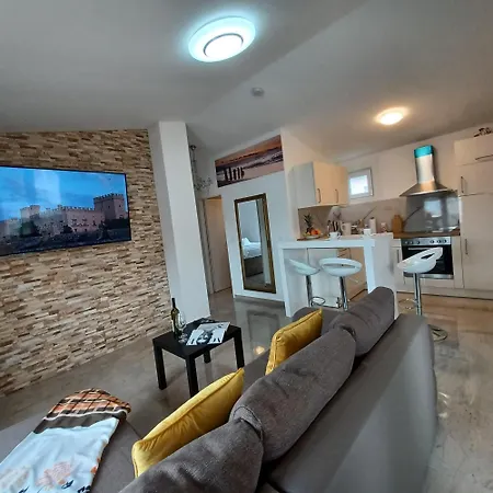 Beachfront With Balcony And Sea View Appartamento *