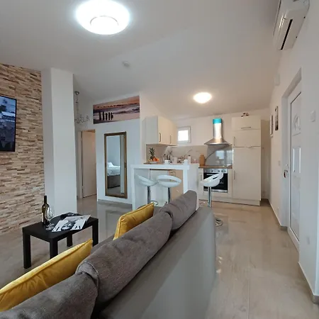 Apartment Beachfront With Balcony And Sea View Vrsi