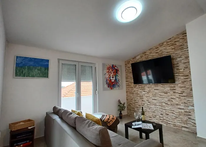 Beachfront With Balcony And Sea View Appartamento