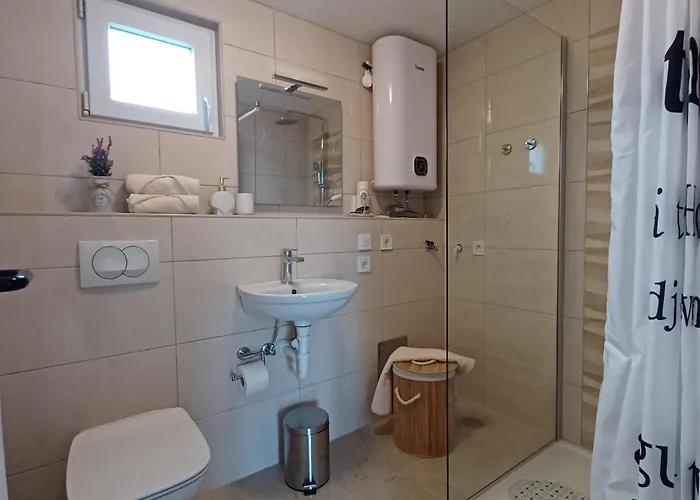 Appartamento Beachfront With Balcony And Sea View