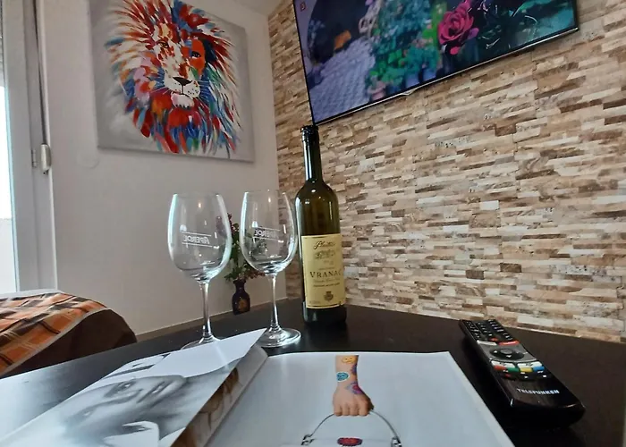 Beachfront With Balcony And Sea View Appartement *